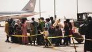 واشنطن تستأنف رحلات الإجلاء من كابول بعد توقفها لساعات