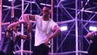 محمد رمضان يغني في الساحل الشمالي.. إقبال جماهيري وأحداث شغب