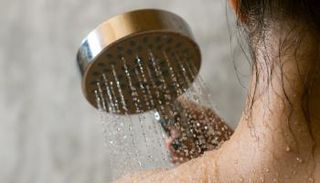 حساسية نادرة من المياه تعذب فتاة عند الاستحمام- أرشيفية