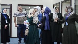 إقبال من الطالبات للتسجيل في كلية الطب