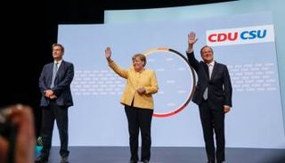 ميركل ولاشيت وزودر في بداية مؤتمر الاتحاد المسيحي