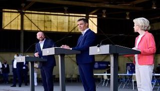  قيادات الاتحاد الأوروبي خلال مؤتمر صحفي بشأن أفغانستان