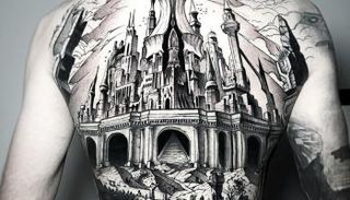 الشاب الإيطالي رفض مثل هذه الوشوم وطلب وشما خاصا يتعلق بفيروس كورونا