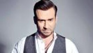 انفجار قولون نضال الشافعي وخضوعه لعملية جراحية 4 ساعات