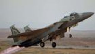 غارات على غزة.. وإسرائيل تدفع بقوات إضافية لحدود القطاع