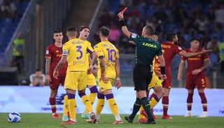 البطاقات الحمراء أبرز ظواهر افتتاحية الكالتشيو