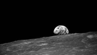 حل لغز جسيمات الحديد النانونية بسطح القمر