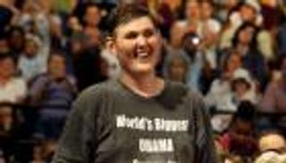 صور.. وفاة أطول رجل في أمريكا عن 38 عاماً