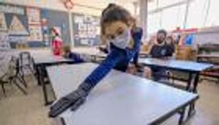 لبنان يقرر فتح المدارس وسط مخاوف اقتصادية وصحية