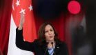 بعد "كبوة" أفغانستان.. كامالا هاريس توجه من آسيا "رسالة قوة"