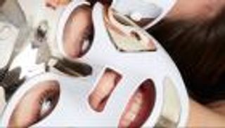 أقنعة LED.. أحدث صيحات عالم التجميل