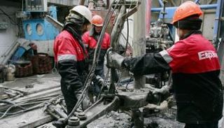 الحرائق تطيح بخطط روسيا في زيادة إنتاجها النفطي