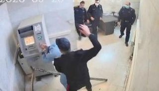 إحدى اللقطات المسربة للاعتداء على سجين في 