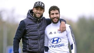 نبيل فقير مع شقيقه الأصغر ياسين