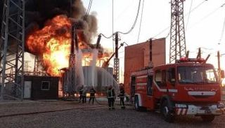 جانب من الحريق بمحطة الحريق الإيرانية