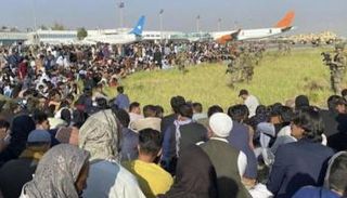 زحام شديد أمام مطار كابول - أرشيفية