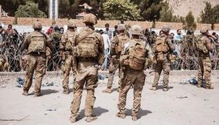 قوات أمريكية في مطار كابول 