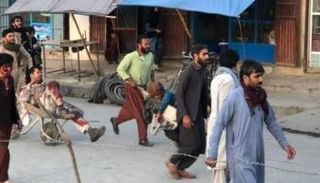 أحد المصابين الأفغان في الهجوم المزدوج على مطار كابول