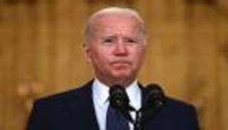 بايدن عن هجوم مطار كابول.. يبرئ طالبان ويتوعد داعش