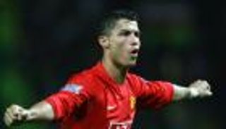 بعد 12 عاما.. كريستيانو رونالدو يعود إلى مانشستر يونايتد