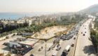 طوابير الذل في لبنان.. حكاية بلد دمره الفساد