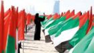 المرأة الإماراتية.. طموح وإنجازات تعدت السماء