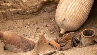 بعض الآثار المكتشفة