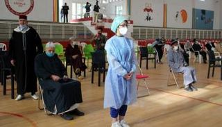 مركز للتطعيم ضد فيروس كورونا في المغرب