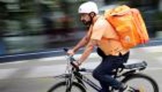 وزير أفغاني "عامل دليفري" في ألمانيا.. لعنة "طالبان"