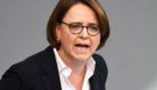 نساء "اتحاد ميركل" يتحركن لحظر "الدعارة" بألمانيا