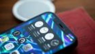 عيوب خطيرة في سماعات آيفون 12 وأبل تتخذ هذه الخطوة