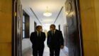 ماكرون يصل إلى بغداد للمشاركة في قمة "دول الجوار" 