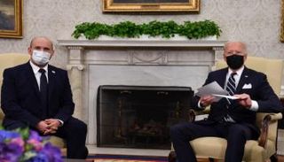 بينيت خلال لقاء بايدن في البيت الأبيض - أ.ف.ب