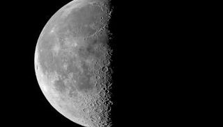  القمر في طور التربيع الأخير - أرشيفية