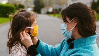 الصداع الشديد واحمرار في العين من أعراض سلالة 