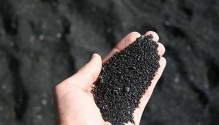 مصر تستغل رمالها السوداء