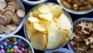 تحذير للأمهات.. هذه الأطعمة خطر على أسنان الأطفال