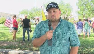 كاليب والاس خلال لقاء تلفزيوني سابق