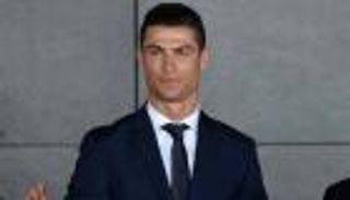 هل ضحى لعيون يونايتد؟ راتب كريستيانو رونالدو يثير الجدل