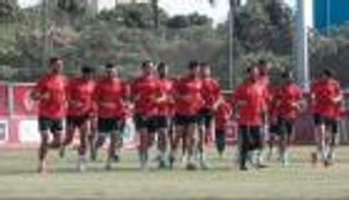 صفقات الأهلي المصري.. مكالمة هاتفية تطيح بـ3 لاعبين