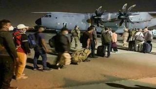 قوات فرنسية تجلي لاجئين من كابول - أرشيفية