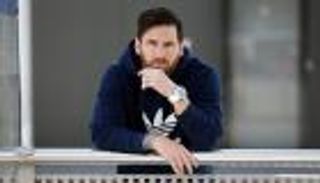 صورة.. مقهى شهير يعيد ميسي إلى برشلونة