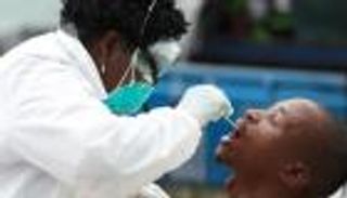 رصد سلالة جديدة لكورونا بجنوب أفريقيا.. والعلماء يدرسون تحوراتها