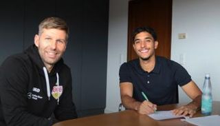 عمر مرموش لاعب شتوتجارت الجديد