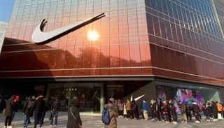 ج متجر Nike الرئيسي