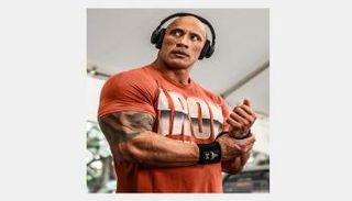 "ذا روك" يرتدي سماعة الرأس Project Rock الجديدة