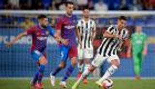 بفضل برشلونة.. رونالدو يقترب من قميصه المفضل في مانشستر يونايتد