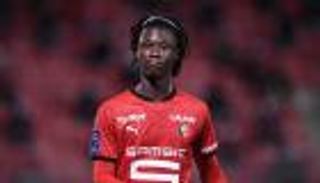 من مخيم اللاجئين إلى ريال مدريد.. من هو إدواردو كامافينجا؟