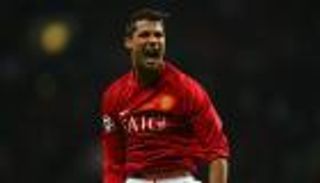 بالصور.. كريستيانو رونالدو يظهر بقميص مانشستر يونايتد لأول مرة