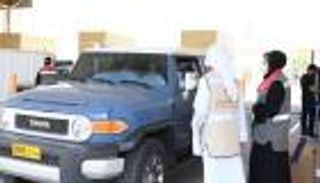 منافذ الإمارات البرية تستقبل القادمين من عمان.. "عبور آمن"